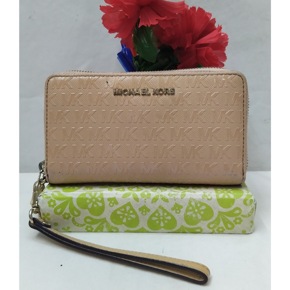 Michael Kors Beige Leather Zip Around Credit Card ID Window Wallet - Picture 1 of 12